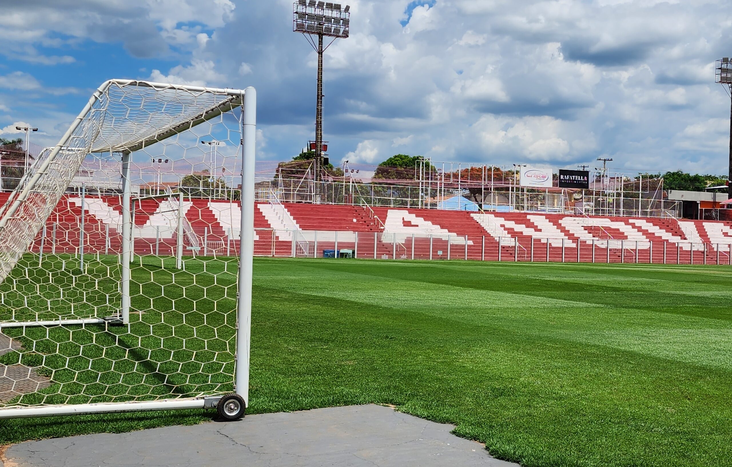 Vila Nova x Athletico-PR: onde assistir e escalações – Brasileirão Série B – 17/05/2025